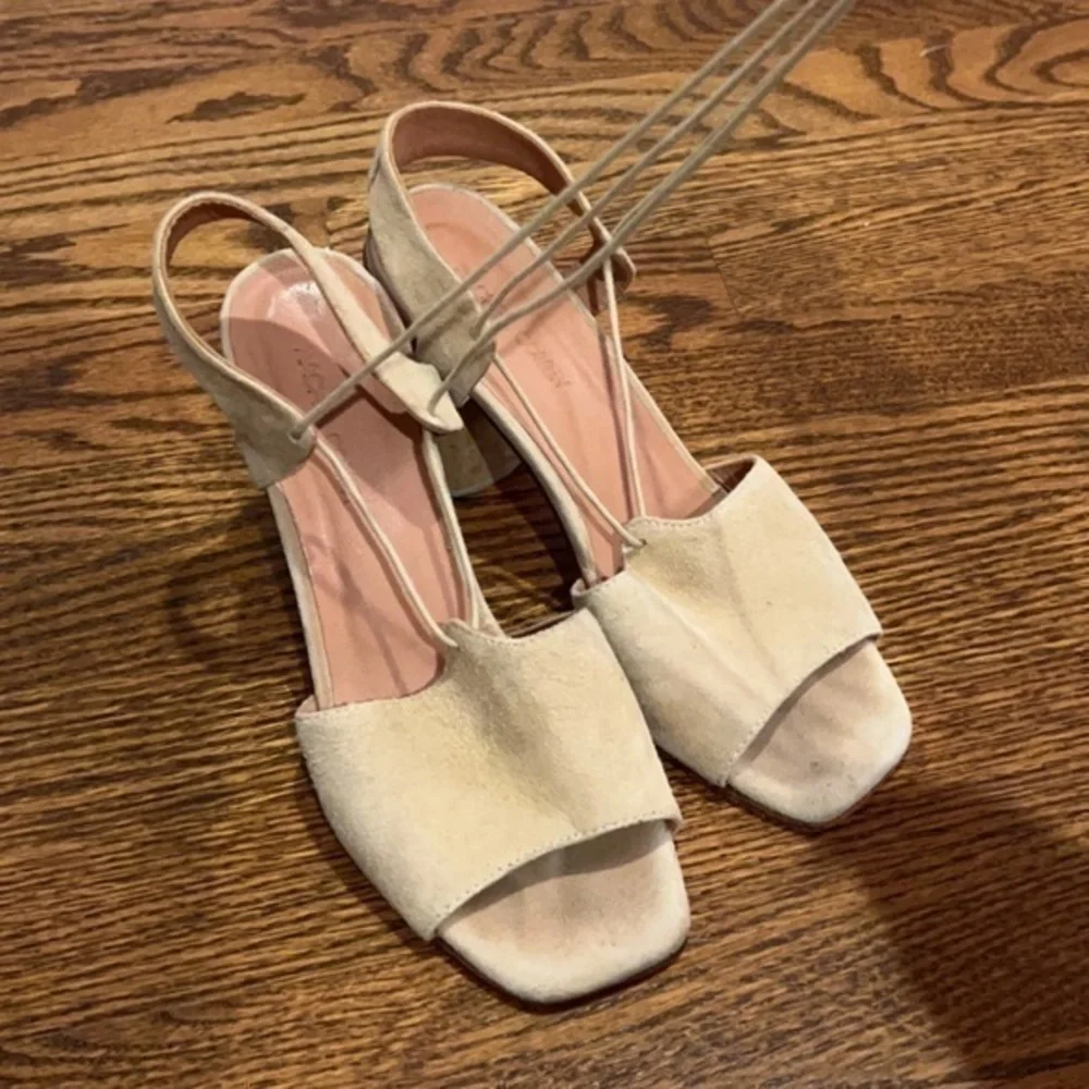 Rachel Comey Melrose‎ Beige Suede Leather Sandals Heels